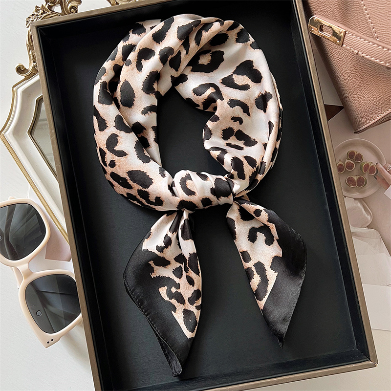 70Cm Vierkante Luxe Luipaard P - Scarf Silk Square recensie en prijs