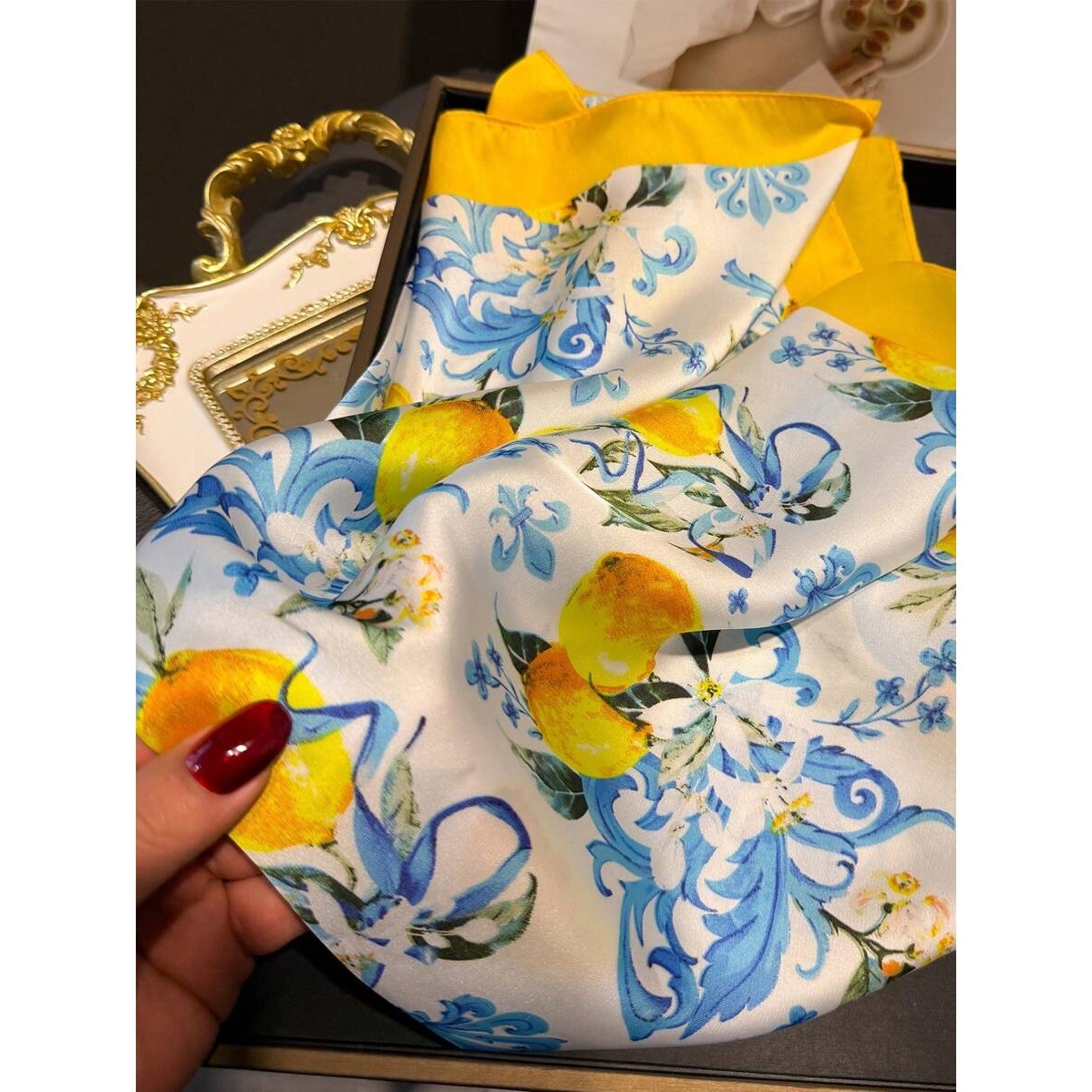 Op maat gemaakte zijden sjaal  - Scarf Silk Square recensie en prijs