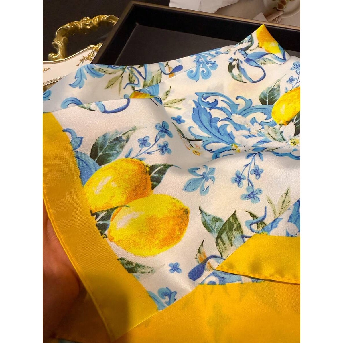 Op maat gemaakte zijden sjaal  - Scarf Silk Square recensie en prijs